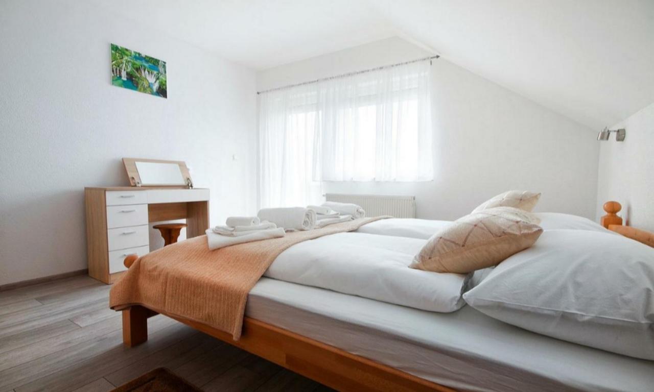 Apartment Josipa Seliste Dreznicko Exteriör bild
